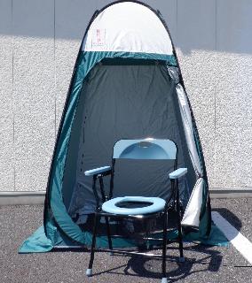 購入した簡易トイレと簡易テント