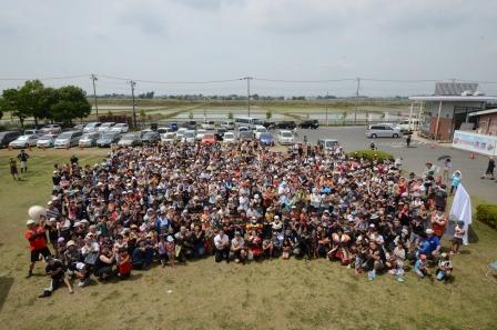 6月12日田植え体験一般参加者たちの集合写真