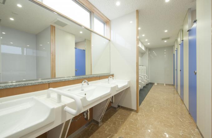 行田市立北小学校トイレの完成写真