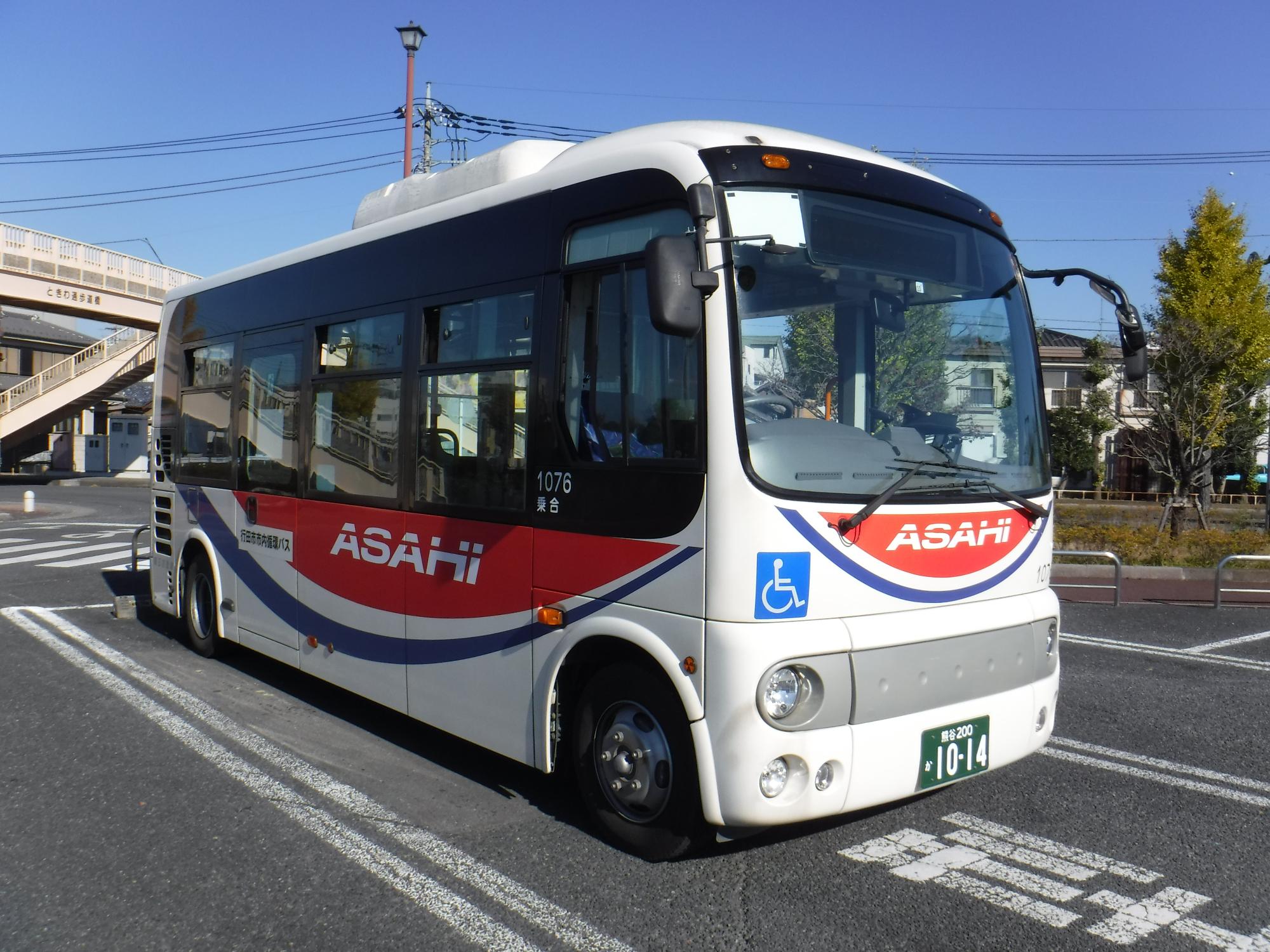 広告付きモニター設置車両（朝日自動車）