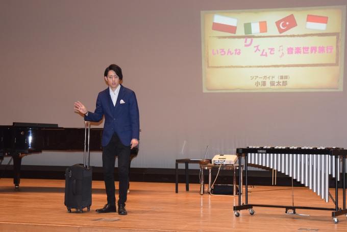 講義をしている小澤先生の写真