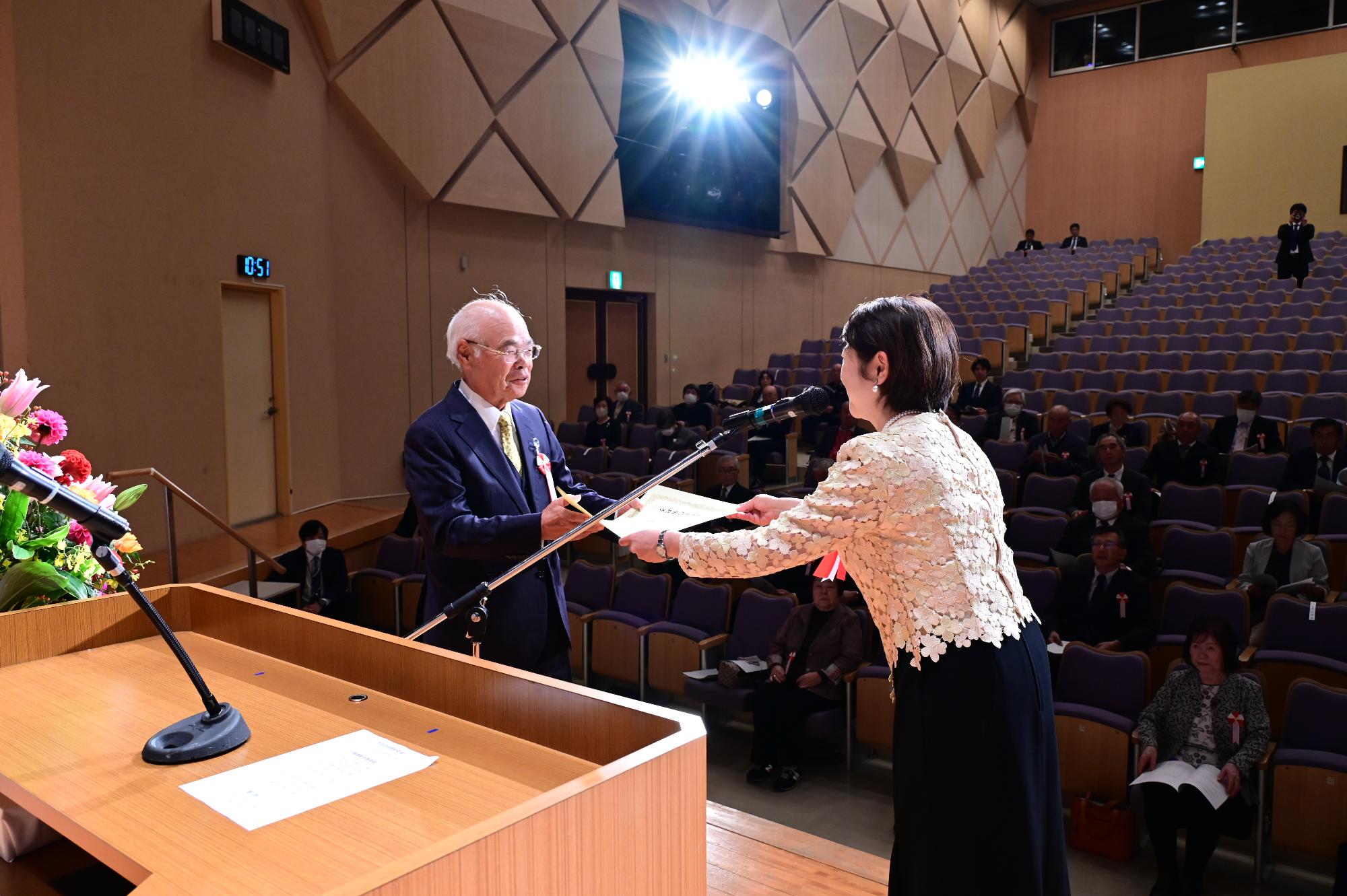 令和7年度行田市表彰式市民功労表彰の様子